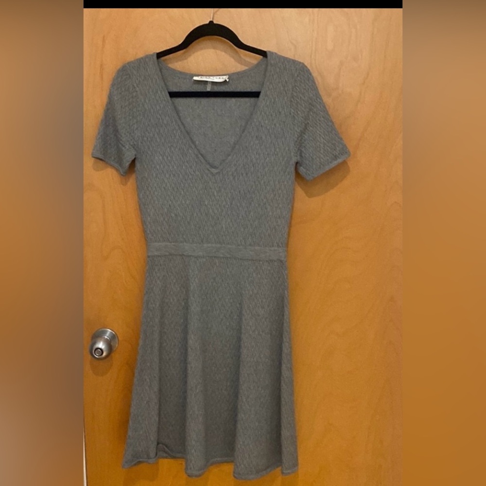 Trina Turk Gray Fit and Flare Midi Dress with V-Neck and Short Sleeves